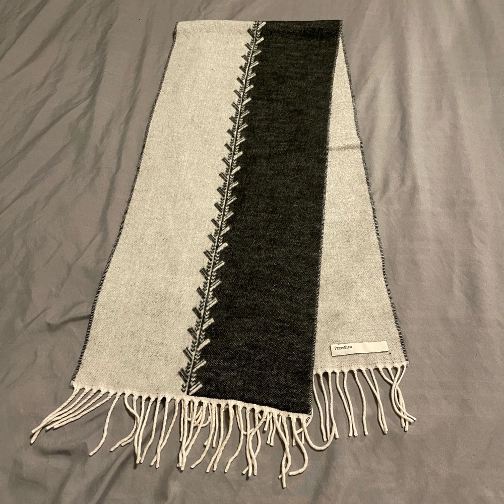 Perry Ellis Scarf 🧣